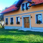 Pri Lazarju Farm Podgrad (Osrednjeslovenska)