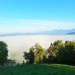 Lantgård Pri Lazarju Farm Podgrad (Osrednjeslovenska)