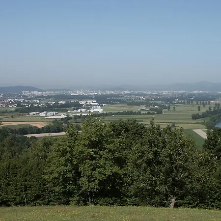 Pri Lazarju Farm Podgrad (Osrednjeslovenska)