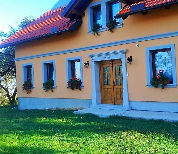 Pri Lazarju Farm Podgrad (Osrednjeslovenska)